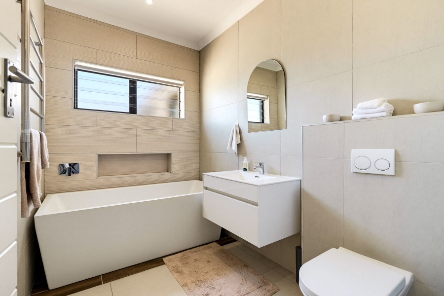 4 Bedroom Property for Sale in Pearl Marina Western Cape